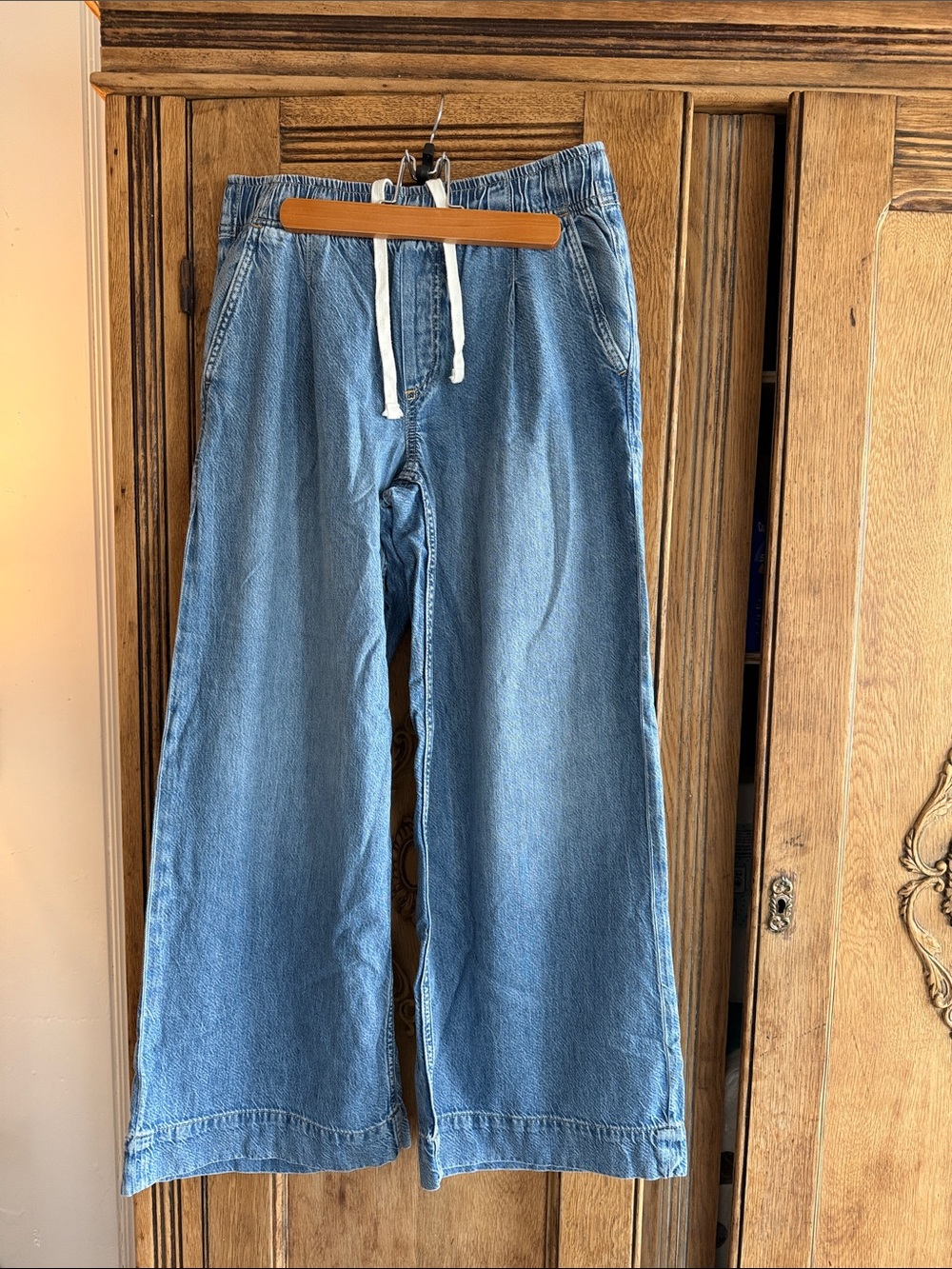 GAP Elastic Waist Light Blue Denim Pants
